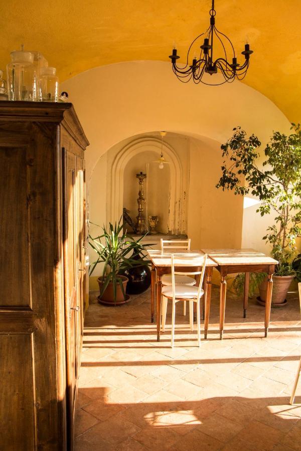 L'Aromatario Acomodação com café da manhã Neive Exterior foto
